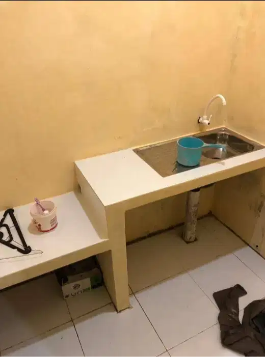DI KONTRAKAN RUMAH DAN KIOS JALAN SERIMPI 2 NO 293 DEPOK 2 TENGAH