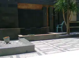Mengerjakan batu sikat ampyangan taman kolam Surabaya Sidoarjo Gresik