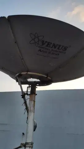 Antena Piringan  Parabola Venus 6 feet anti karat kondisi masih bagus