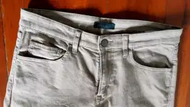 CELANA PANJANG UNIQLO STRETCH DENIM,WARNA KREM,SIZE 30,SECOND LIKE NEW
