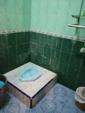 Poles Kamar Mandi