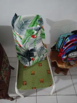 Sarung untuk kursi besi ada 4/5 sarung warna cokelat