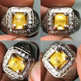 NATURAL YELLOW SAPPHIRE 1.73 CTS