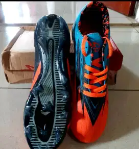 SEPATU SEPAK BOLA SPECS ACCELERATOR LIGHT SPEED