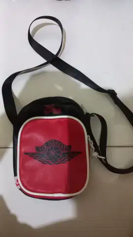 Tas selempang kecil nike jordan