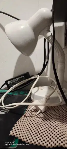 Lampu meja pendek