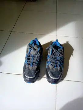 Sepatu bfl outdoor 41-42 bisa pakai