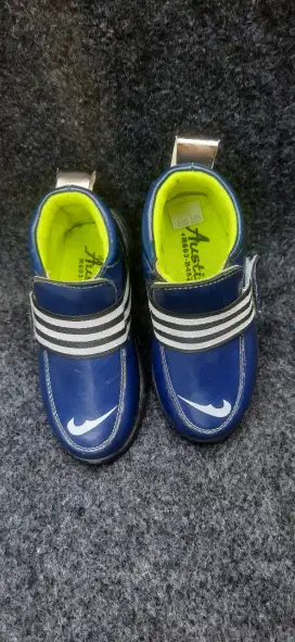 Sepatu Navy anak