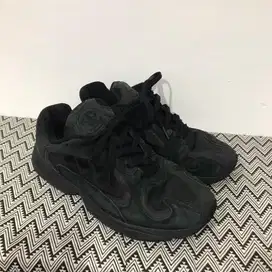 Adidas yung 1 triple black 42 G27026