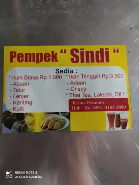 Menjual pempek  SINDI