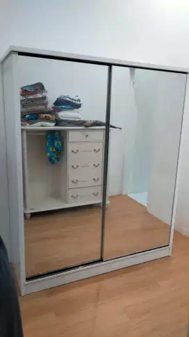 Lemari pakaian pintu sleding full cermin