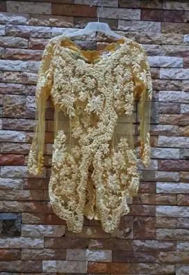 Kebaya modern karya Mega