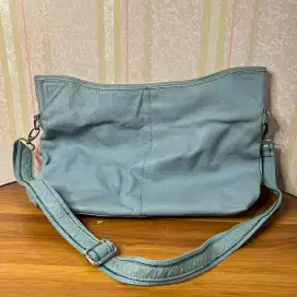 Tas kulit wanita
warna biru