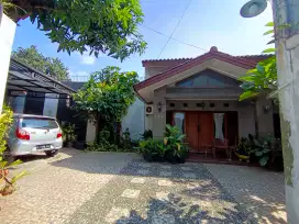 DIJUAL Rumah ex Artis senior  ruman  nyaman  di Galaxi Bekasi Selatan