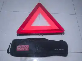 Reflector Segitiga Emergency 2 Set Untuk Mobil