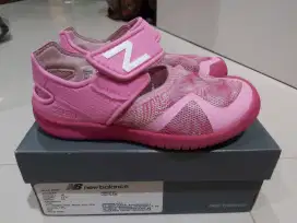 Sepatu anak merk new balance