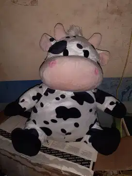 Boneka mainan binatang hewan mamalia penghasil susu si Sapi duduk SNI