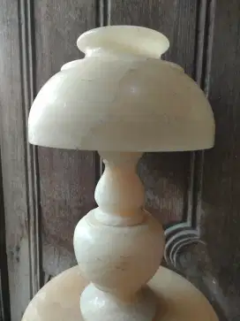 Lampu marmer sudut ruangan