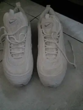 Sepatu air max putih