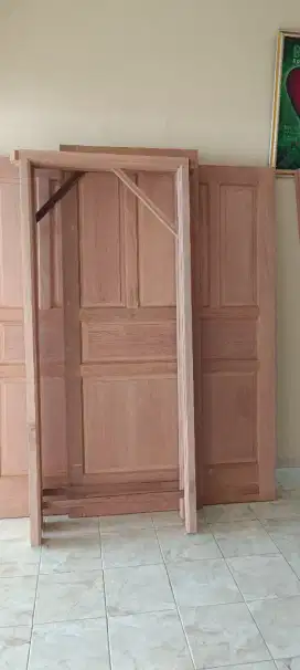 Pintu kayu kamper samarinda,meranti,merbo,jati dll