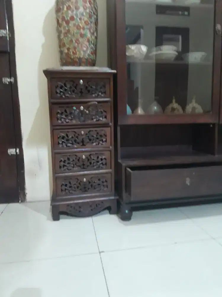 Bufet jati 5laci ukiran halus. Ukuran T 92xL35cml