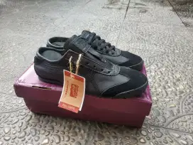 Sepatu Onitsuka Tiger All Black Size 37 ORIGINAL NEW