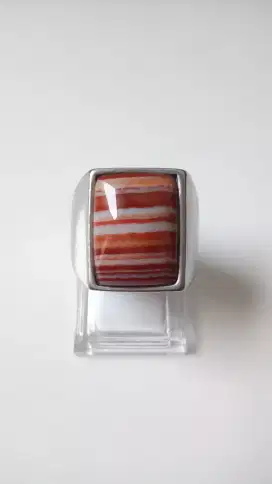 Batu unik motif kue lapis
