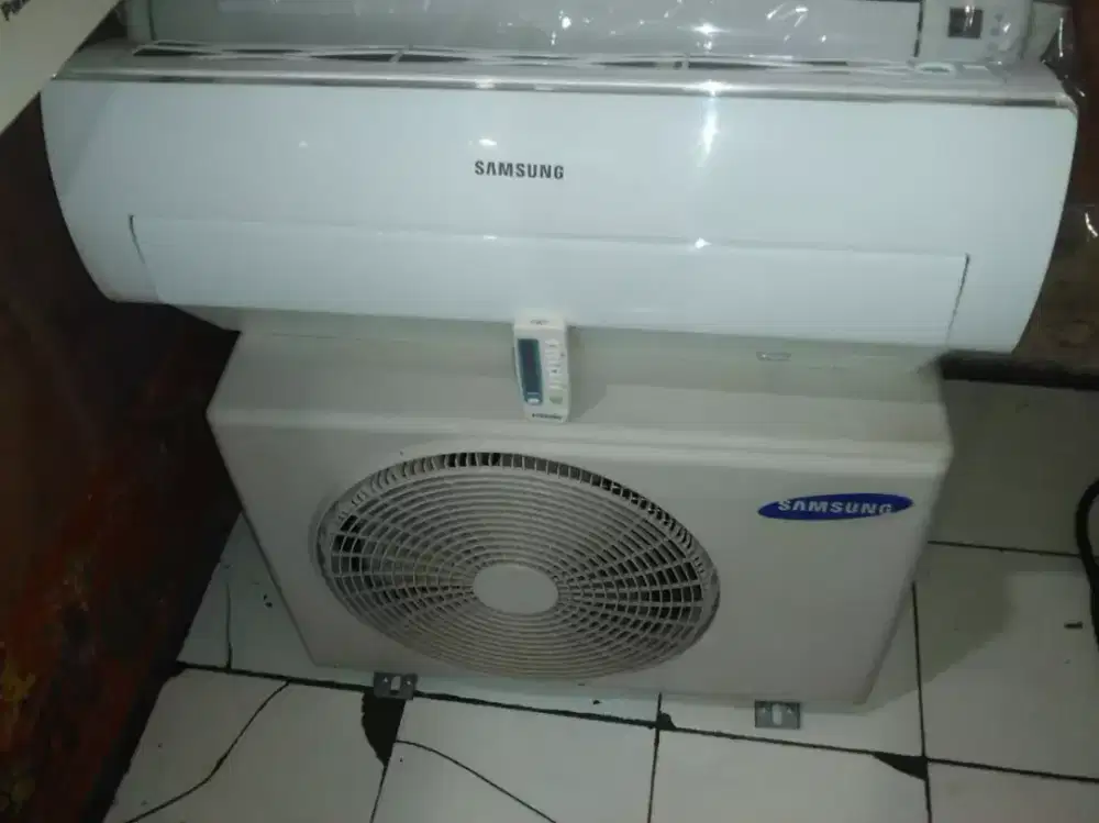Sedia Samsung 0,5 PK ,3/4 PK dan 1pk triagle  kondisi ok