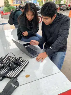 Di sini kami terima laptop / macbook semua kondisi / terima servise