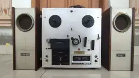 Akai 1270w Solid State four track stereophonic + speaker