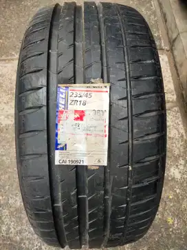 Ban 235/45/18 Michelin Pilot Sport 4