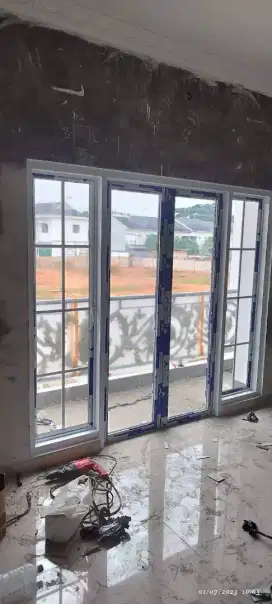 Sekat pintu kaca partisi aluminium upvc