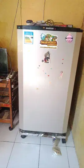 Cari kulkas rusak, tidak dingin