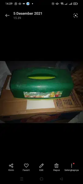 Kotak tisu warna hijau