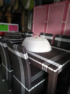 Kursi Makan Rotan Sintetis