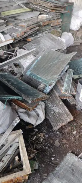 Jual beli barang bekas dan sgala macam besi tua