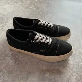 Sepatu Vulcanize Canvas Routes (new). Size 43