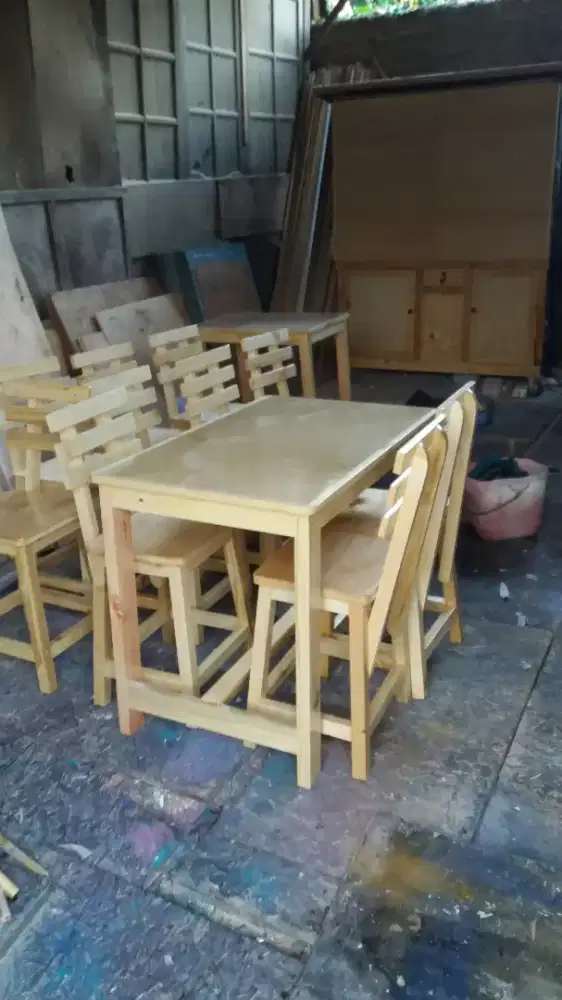 meja makan cafe set 4 kursi tinggal di pesan