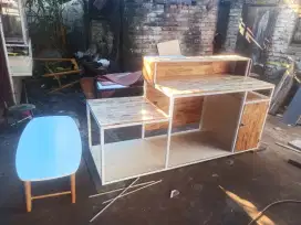 Meja kasir meja belajar meja berbagai model dan ukuran.