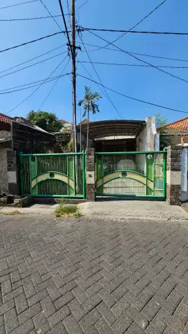 Rumah Halaman Luas & Lokasi Strategis