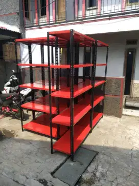 rak besi tiang hitam alas merah