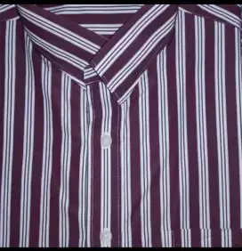 Kemeja Polo garis merah bata