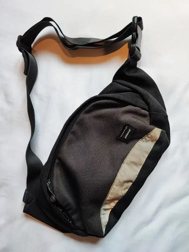Slingbag CRUMPLER the kazoo milik pribadi