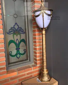 Lampu tiang taman