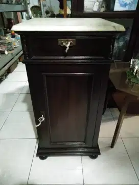 Lemari Sepintu Marmer Lawas
