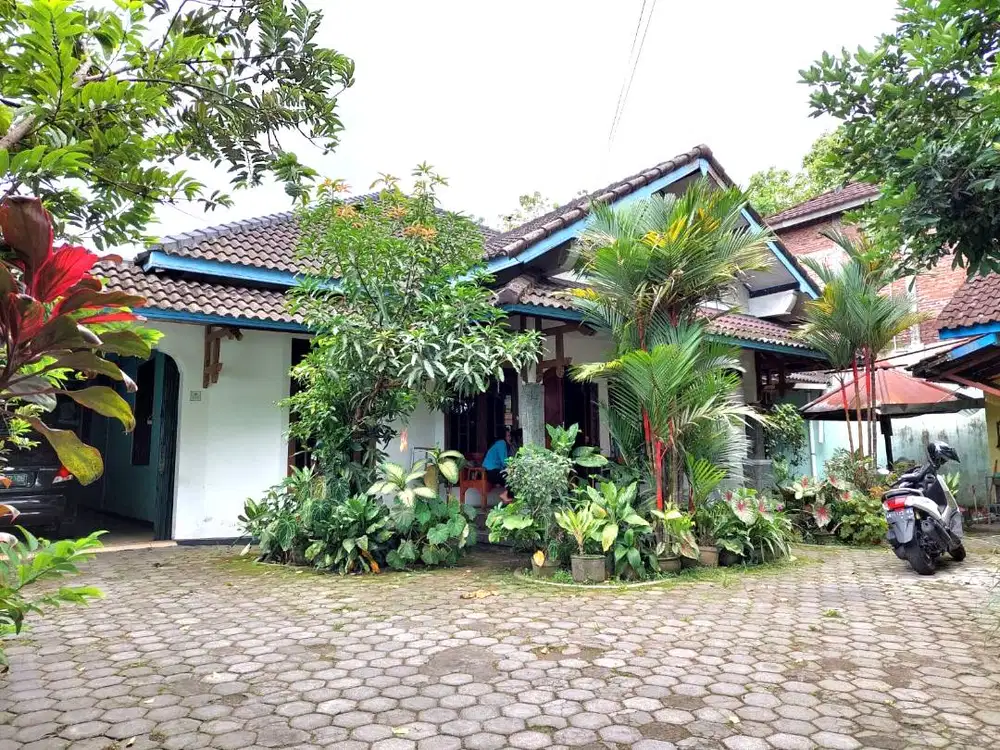 Rumah Luas Bisa Untuk Usaha dekat Jalan Griya Taman Asri