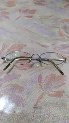 Kacamata safilo titanium prestige