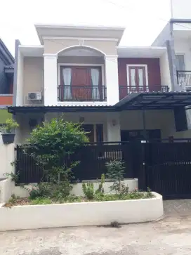 Rumah 2 lt, hdp utara, 8x18, di Metro Permata