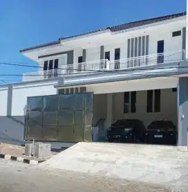 Rumah Baru Modern Minimalis Kawasan Elite Perumahan Dieng Dekat Tidar