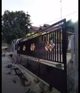 Pintu pagar dorong, pagar lipat, pagar kupu-kupu